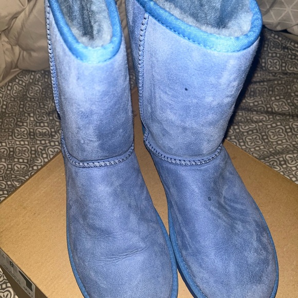 Blue Uggs size 8 - Picture 1 of 4